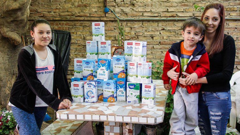 Juntó más de mil litros de leche para merenderos