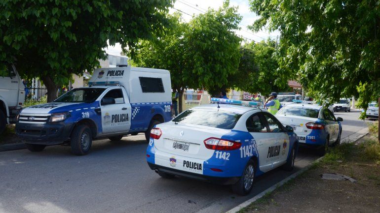 Los allanamientos se realizaron en cinco viviendas conectadas entre sí sobre calle Benigar