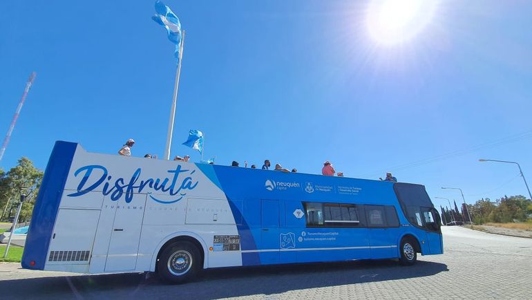 El Bus Turístico, uno de los atractivos de Neuquén Capital.