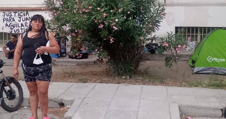 Ivana Báez no va a parar hasta encontrar Justicia por su hijo, apuñalado en Comodoro Rivadavia. Ivana Báez no va a parar hasta encontrar Justicia por su hijo, apuñalado en Comodoro Rivadavia.