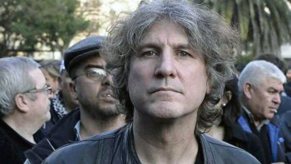 El jefe de la CTA dijo que el ex vice lo hizo echar del velorio de Kirchner.