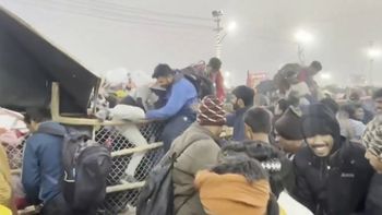 Kumbh Mela, que se celebra entre el 13 de enero y el 26 de febrero en el norte de la India Kumbh Mela, que se celebra entre el 13 de enero y el 26 de febrero en el norte de la India