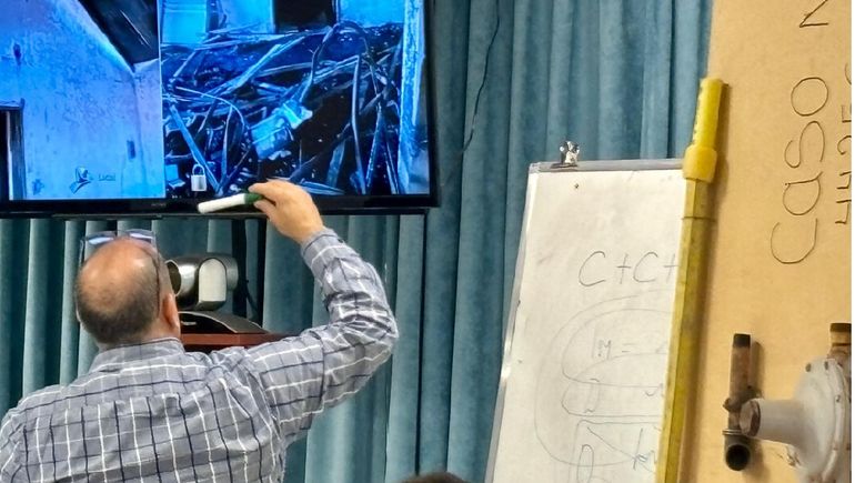 El perito Gustavo Camarota dio una explicación de más de cuatro horas sobre la explosión de la escuela de Aguada San Roque. El perito Gustavo Camarota dio una explicación de más de cuatro horas sobre la explosión de la escuela de Aguada San Roque.