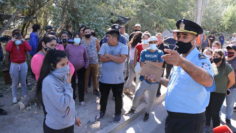 La toma de Valentina Sur rechazó el desalojo: quiere negociar tierras fiscales