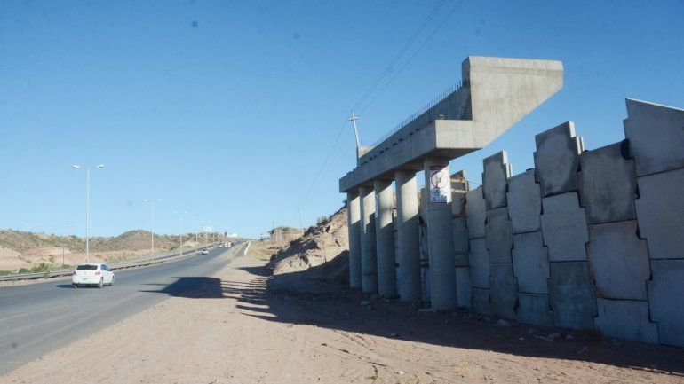 El tercer puente es un monumento a la obra inconclusa. Faltan las vinculaciones: el puente aéreo de la Ruta 7 y el empalme de la Ruta 151.