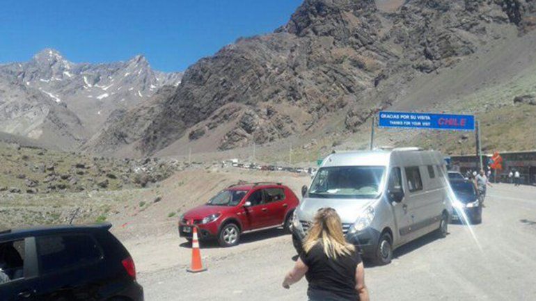 Tragedia en la montaña: cuatro muertos tras un choque entre una traffic que iba a Chile y un camión