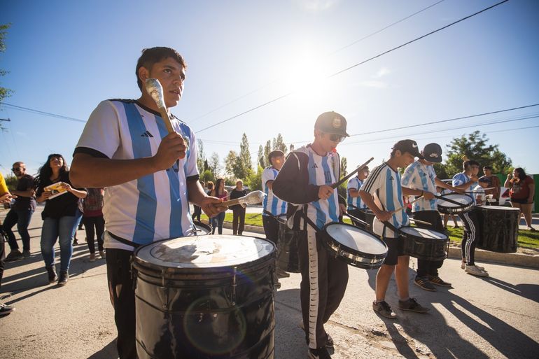 Con una actividad de murgas para toda la familia Juntos por el Cambio desembarcó en Mariano Moreno.
