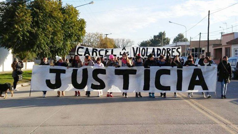 Familiares de la chica violada