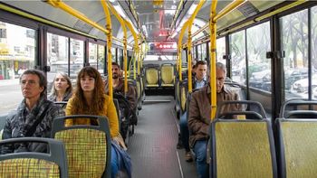 La empresa de colectivos y el chofer deberán indemnizar a una pasajera por un accidente dentro de una unidad. La empresa de colectivos y el chofer deberán indemnizar a una pasajera por un accidente dentro de una unidad.