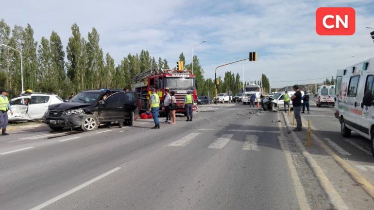 Cuatro heridos y un caos de tránsito por un choque múltiple en la Ruta 7