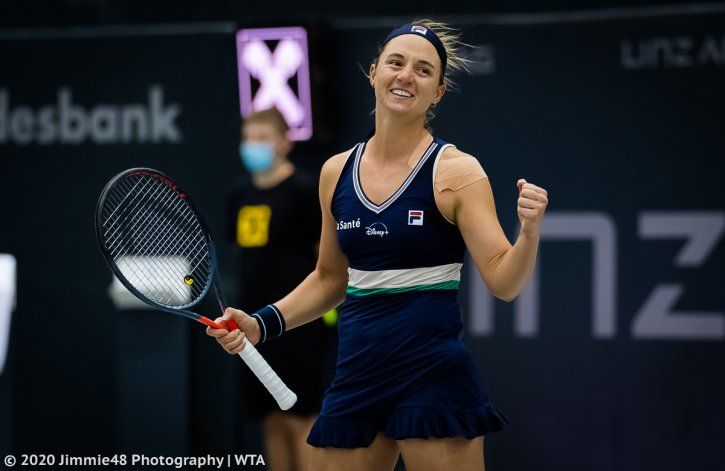 Podoroska avanzó en singles y fue eliminada en dobles