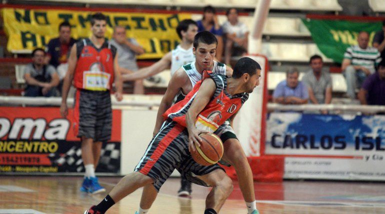 Luciano Alonso conduce un ataque del Rojo