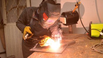 del cesped de la visera al campo laboral por la crisis del cesped de la visera al campo laboral por la crisis