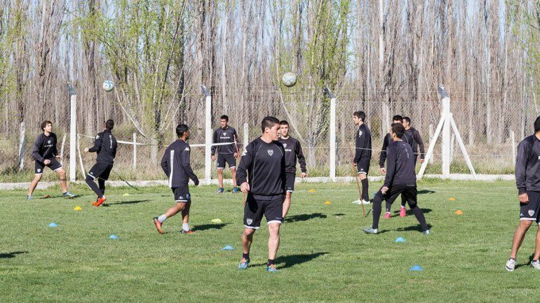 El delantero se ausentó de la última práctica y lo bajaron del micro.