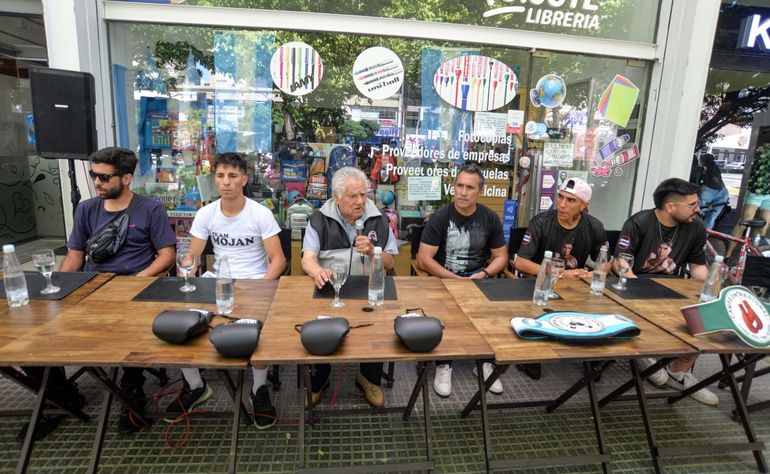 La protagonistas en la presentación de la pelea. Foto: Claudio Espinoza. La protagonistas en la presentación de la pelea. Foto: Claudio Espinoza.