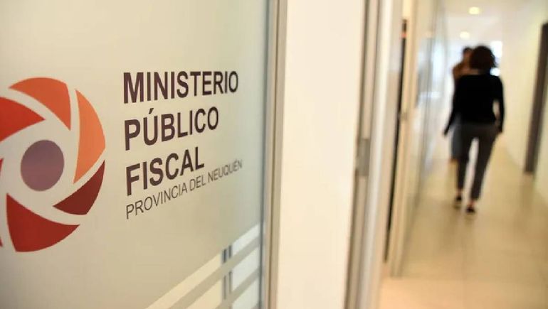El pasado 18 de marzo la auxiliar de servicio de una colegio secundario hizo la denuncia por abuso en el Ministerio Público Fiscal. El pasado 18 de marzo la auxiliar de servicio de una colegio secundario hizo la denuncia por abuso en el Ministerio Público Fiscal.