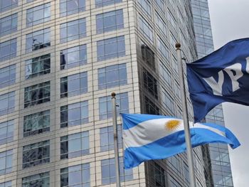 juicio por ypf: la justicia de estados unidos suspendio todas las demandas contra argentina
