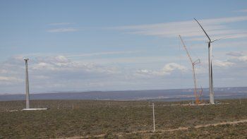 El Parque Eólico Vientos Neuquinos está ubicado en un predio cercano a Bajada Colorada, entre Picún Leufú y Piedra del Águila.
