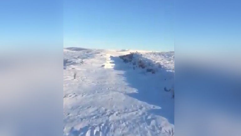 Mirá cómo el Tren Patagónico se abre paso en la nieve