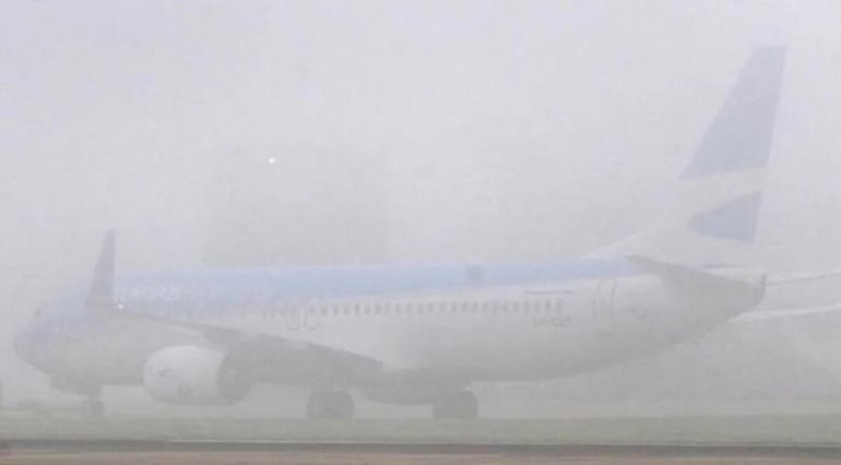 La neblina complicó las primeras horas en Aeroparque y Ezeiza