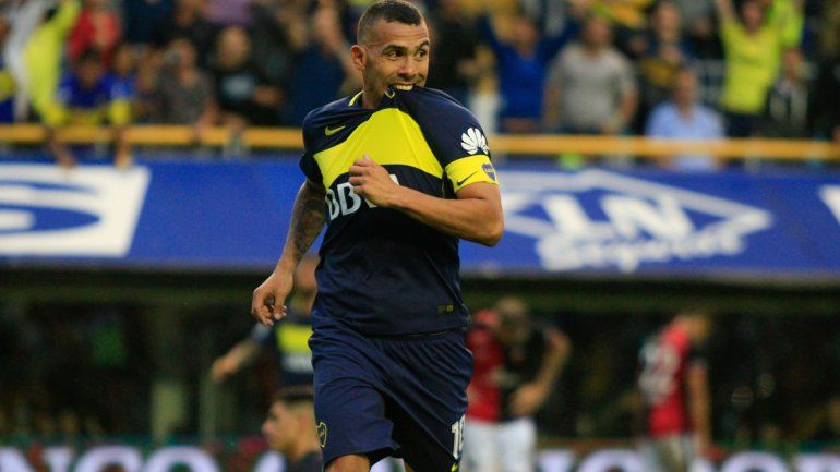 El Apache en su último partido contra Colón y con la nueva camiseta.&nbsp;
