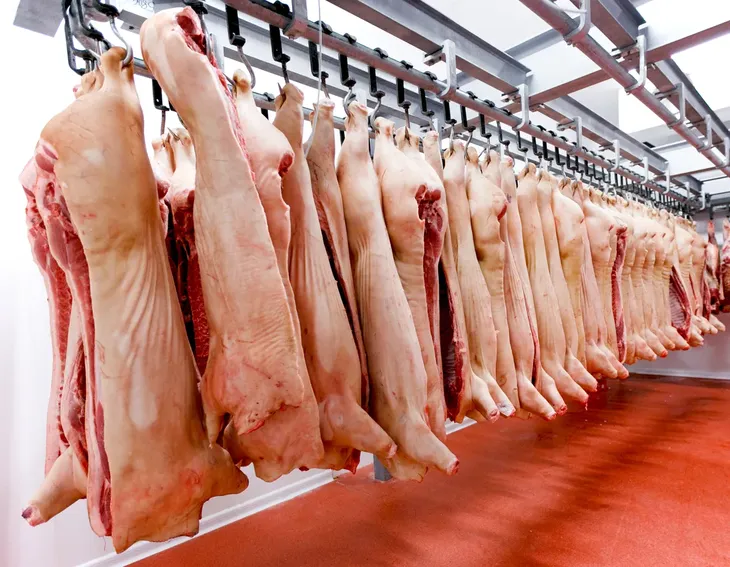 Analistas señalan que la carne vacuna enfrenta cada vez más competencia del cerdo, cuyos cortes son mucho más baratos.