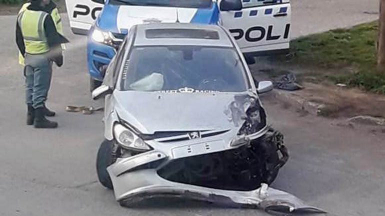 Borracho, un policía chocó con su auto a una camioneta