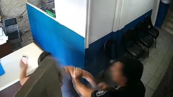 En la comisaría donde ocurrió el hecho, una denunciante terminó agredida tras intentar exponer una estafa vinculada a su propio comercio. En la comisaría donde ocurrió el hecho, una denunciante terminó agredida tras intentar exponer una estafa vinculada a su propio comercio.