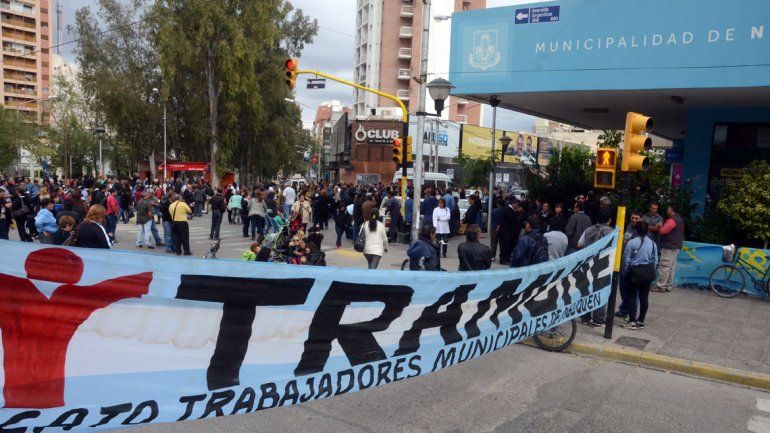 Sitramune marchó en el centro en reclamo de un aumento salarial