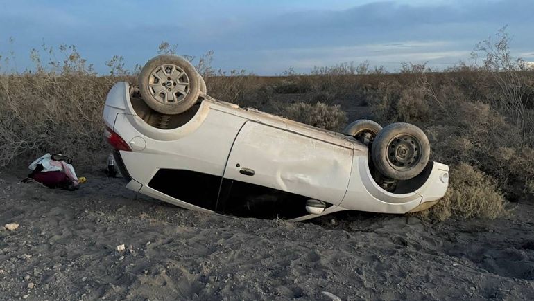En el vehículo circulaban una mujer y un menor.