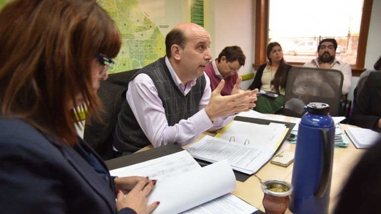 Concejales escucharon las explicaciones del director de Deportes