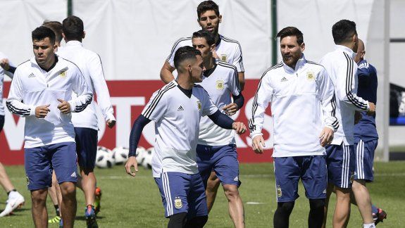 Sampaoli probó cambios: ¿Acuña va de titular?