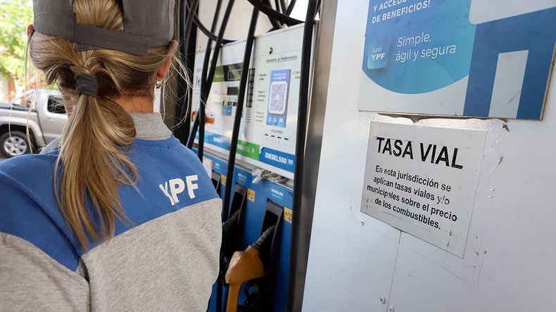 Venció la tasa vial y crece la incertidumbre sobre el precio del combustible en Plottier.