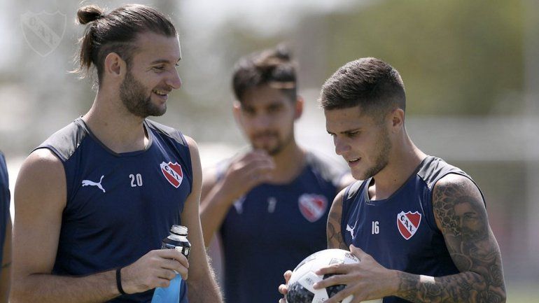 El plantel se entrenó con varios recuperados para el duelo de esta noche.