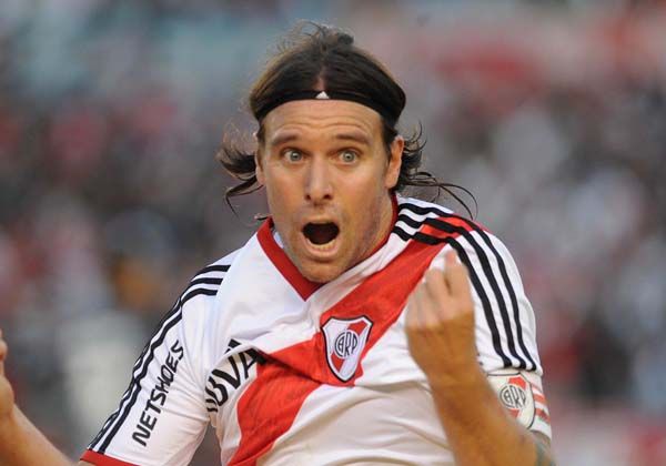 Cavenaghi, el único en repetir el superclásico