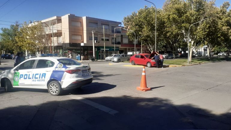 Choque y polémica en una transitada esquina del centro cipoleño