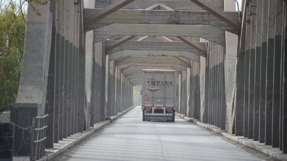 Cortan esta noche el puente viejo por un operativo de limpieza
