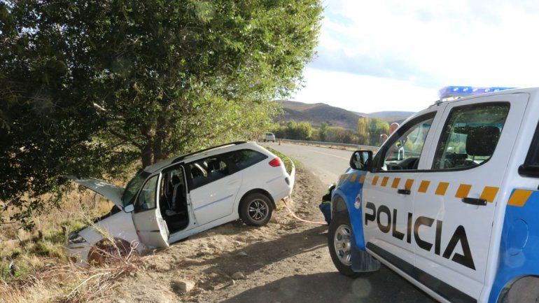 Curva peligrosa: una mujer resultó herida en un vuelco sobre la Ruta 40, cerca de la Rinconada