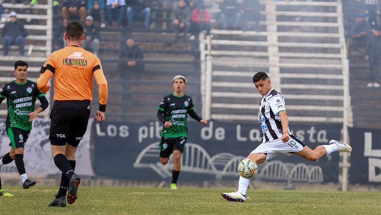 Mat&iacute;as P&aacute;ez prueba desde afuera en la victoria contra Germinal. Con el equipo clasificado, el &uacute;ltimo cotejo fue el partido de menos concurrencia en La Visera.