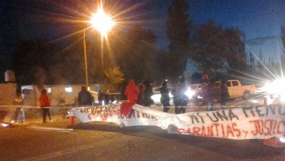 Maestros de El Chañar y Añelo cortan las rutas 7 y 8