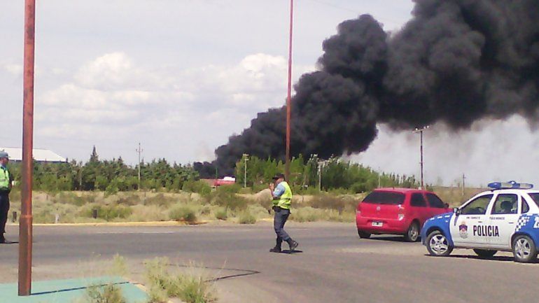 La empresa se incendió ayer en el parque petroquímico de Plaza Huincul.