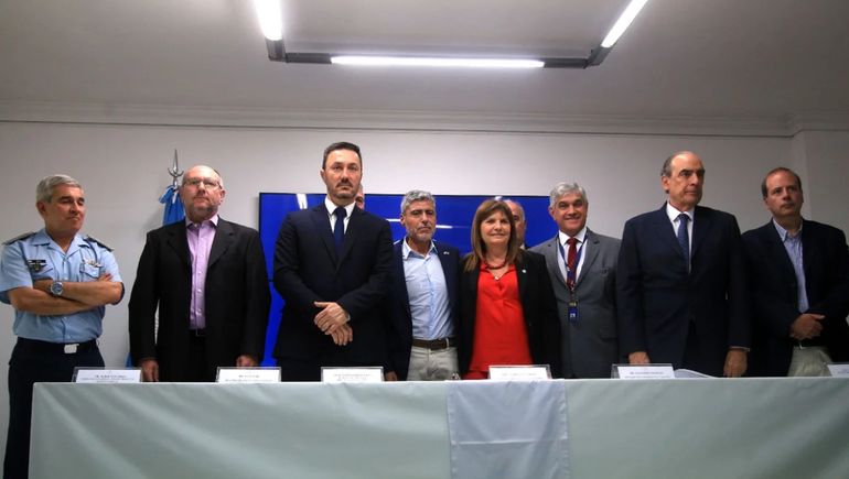 Patricia Bullrich, junto a su equipo. Patricia Bullrich, junto a su equipo.
