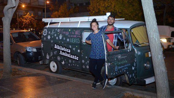 La biblioteca que lleva  libros a  las plazas