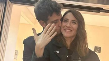 La periodista Carolina Amoroso, orgullosa con el anillo de compromiso que le dio Guido Covini. La periodista Carolina Amoroso, orgullosa con el anillo de compromiso que le dio Guido Covini.