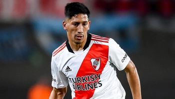 Rodrigo Aliendro con la camiseta de River Rodrigo Aliendro con la camiseta de River