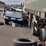 El video muestra el instante en que una camioneta&nbsp;perdió el control y terminó impactando contra estacionado sobre la banquina.