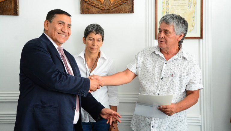 Cutral Co: Rioseco firmó un aumento del 45% para los municipales