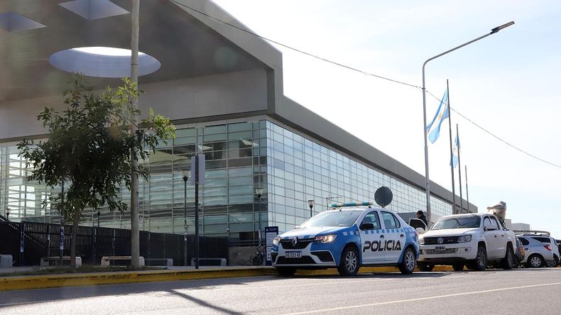 Dos hombres llevaron a una joven por la fuerza a una casa y abusaron de ella: seguirán presos. | LM Neuquen Dos hombres llevaron a una joven por la fuerza a una casa y abusaron de ella: seguirán presos.