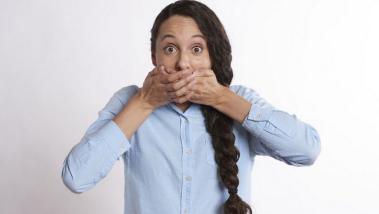 Los argentinos dicen malas palabras no solo en contextos sociales, sino también en soledad. Los argentinos dicen malas palabras no solo en contextos sociales, sino también en soledad.