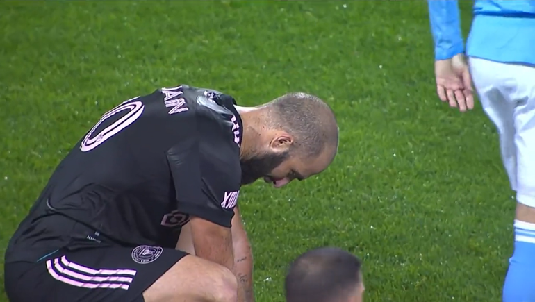 La emoción de Higuaín tras disputar su último partido como profesional